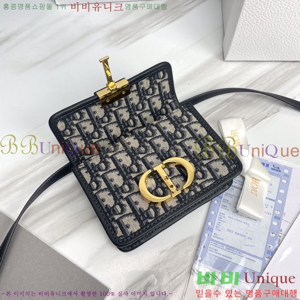 #��� 30 ������ ����ũ�� �ڽ��� 900879-100