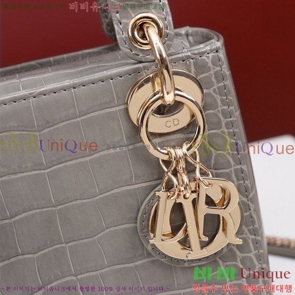 #��� ���̵�� �̴� M050566-105