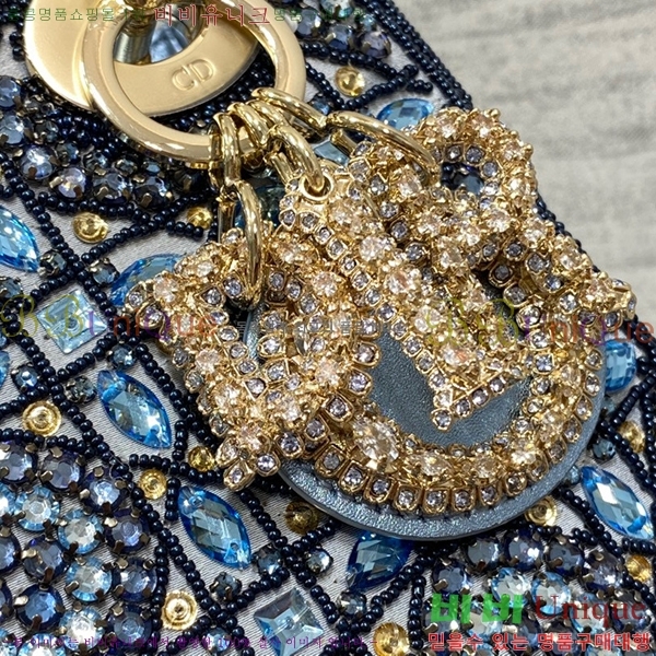 #��� ���̵�� �̴� M050566-301