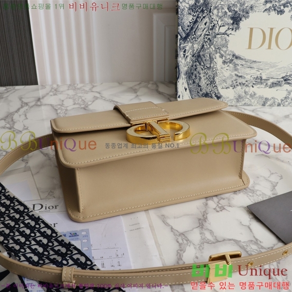 ��� 30 ������ ũ�ν��� 28D876581-3