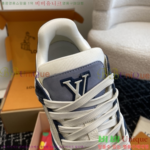 ���̺��� LV Ʈ���̳� ����Ŀ�� 48L2412434-8