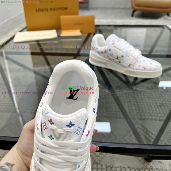 NEW LV Ʈ���̳� ����Ŀ�� 45L25311201-1