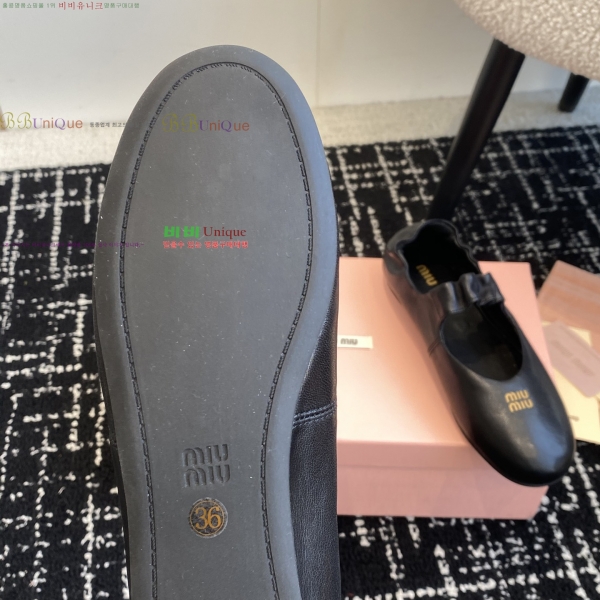 �̿�̿� �޸����� �÷����� 32MU253142-4