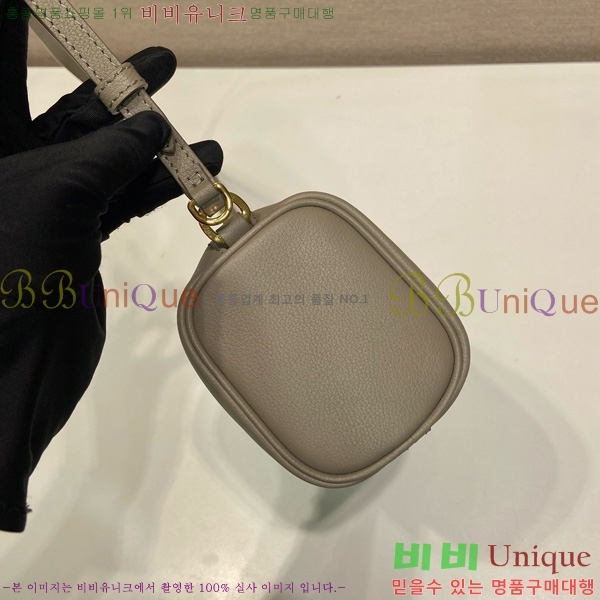 #����� �ﰢ �ΰ� ũ�ν��� 1BC239-103