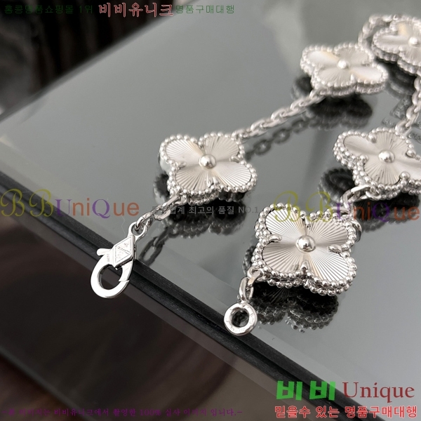 ��Ŭ�������� ���Ժ�� 5�� ��Ƽ�� ���� 22VA266165-1