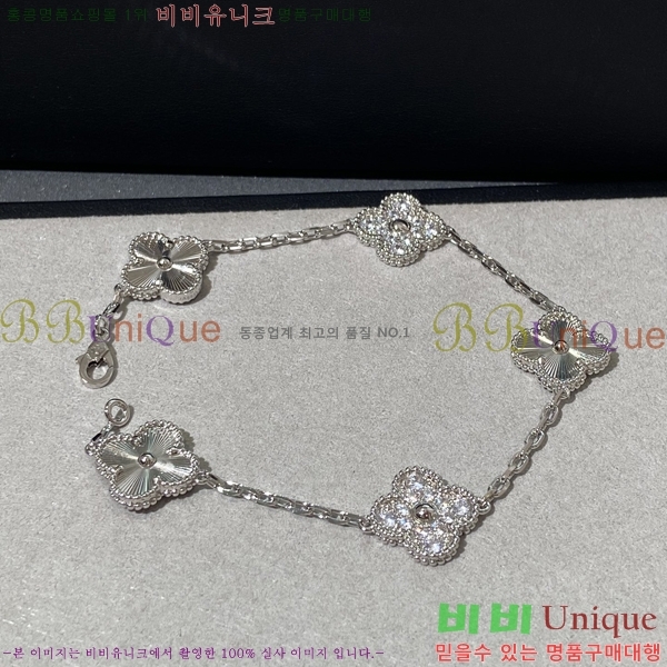 ��Ŭ�������� ���Ժ�� 5�� ��Ƽ�� ���� 22VA266164-2
