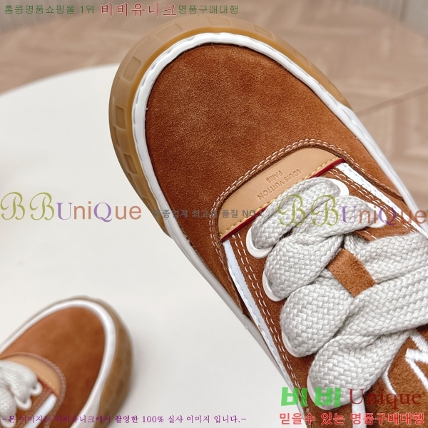 �������� ���̺��� Tilted Sneaker ����Ŀ�� LV402282-14