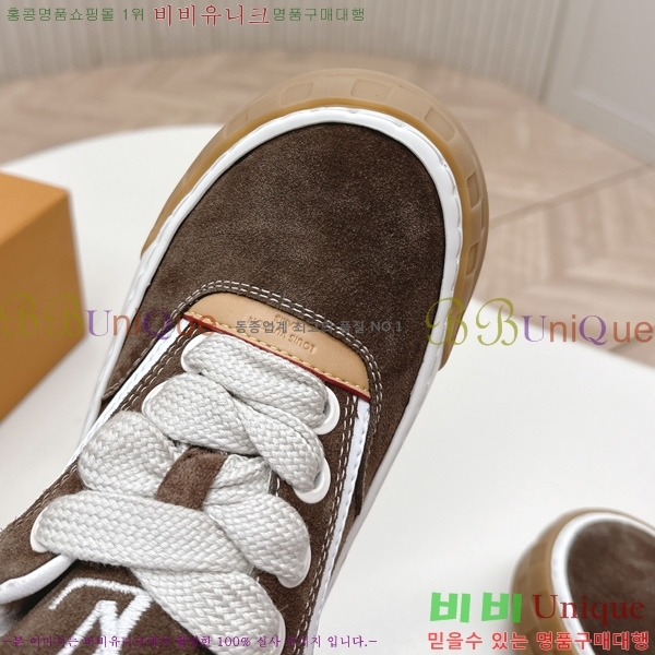 �������� ���̺��� Tilted Sneaker ����Ŀ�� LV402282-10