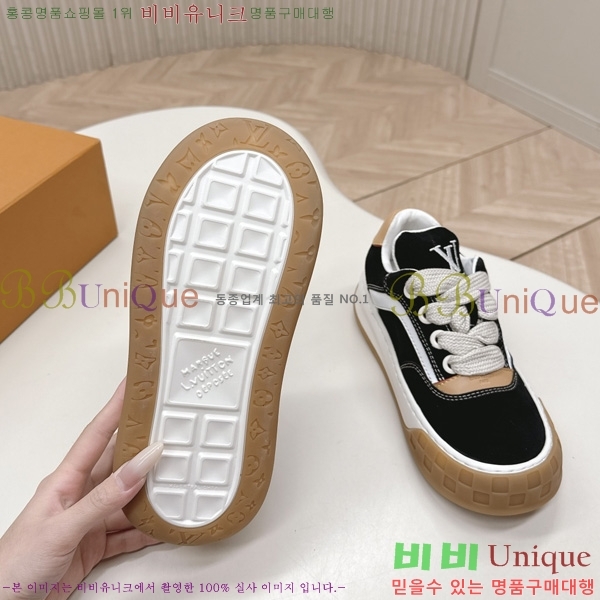 �������� ���̺��� Tilted Sneaker ����Ŀ�� LV402282-8