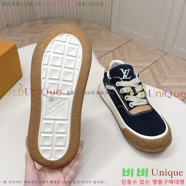 �������� ���̺��� Tilted Sneaker ����Ŀ�� LV402282-5