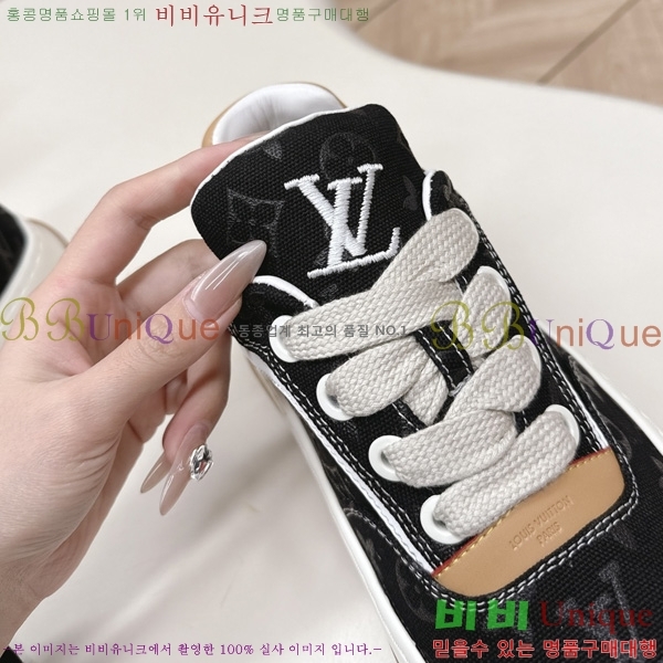 �������� ���̺��� Tilted Sneaker ����Ŀ�� LV402282-4